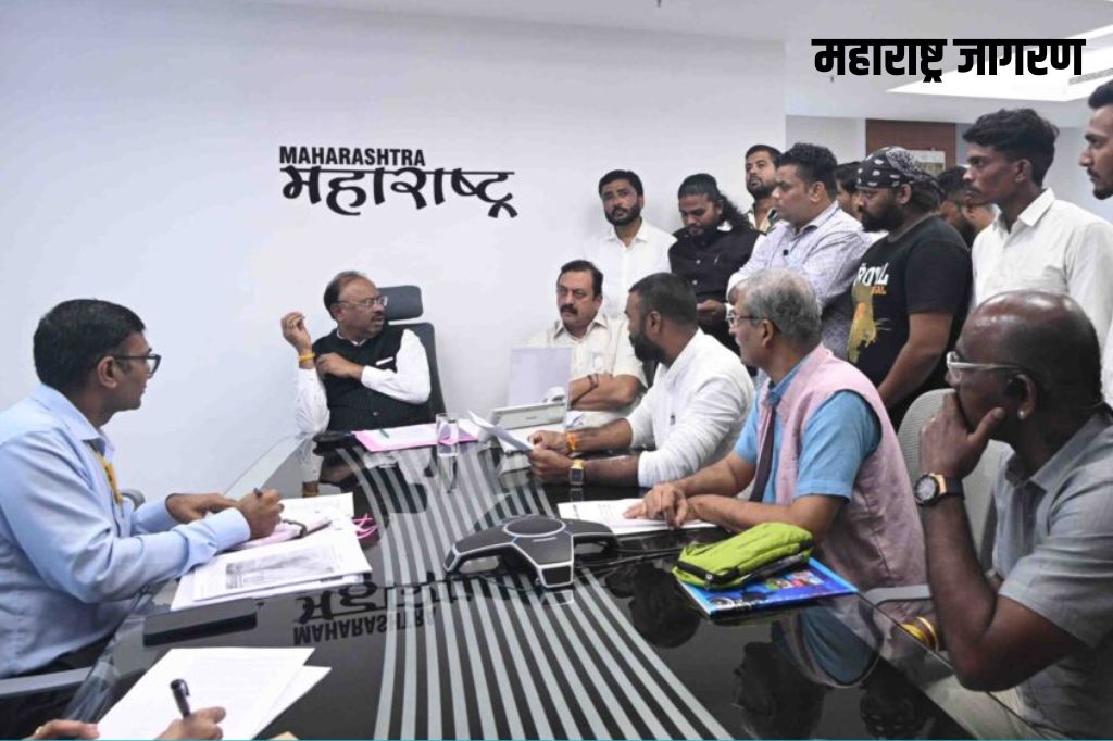 सर्पमित्रांना ओळखपत्रासह दहा लाखांचा विमा सरकार देणार!