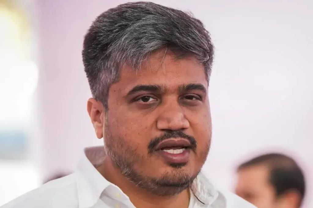 Rohit Pawar : माजलंय सरकार… माज उतरवण्याची वेळ आलीये; रोहित पवारांचा सरकारवर जोरदार हल्लाबोल