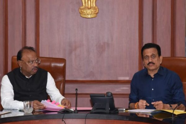 नागपूर, अमरावती जिल्ह्यातील जलसिंचन प्रकल्पांचा मंत्री गिरीश महाजन व मंत्री चंद्रशेखर बावनकुळे यांच्याकडून आढावा