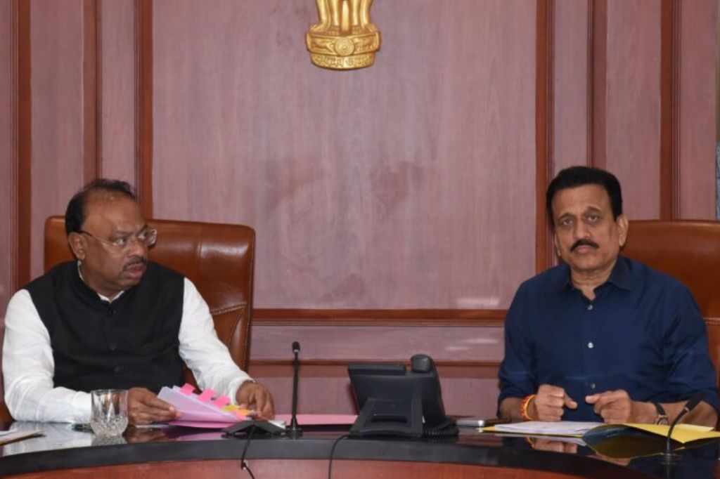 नागपूर, अमरावती जिल्ह्यातील जलसिंचन प्रकल्पांचा मंत्री गिरीश महाजन व मंत्री चंद्रशेखर बावनकुळे यांच्याकडून आढावा