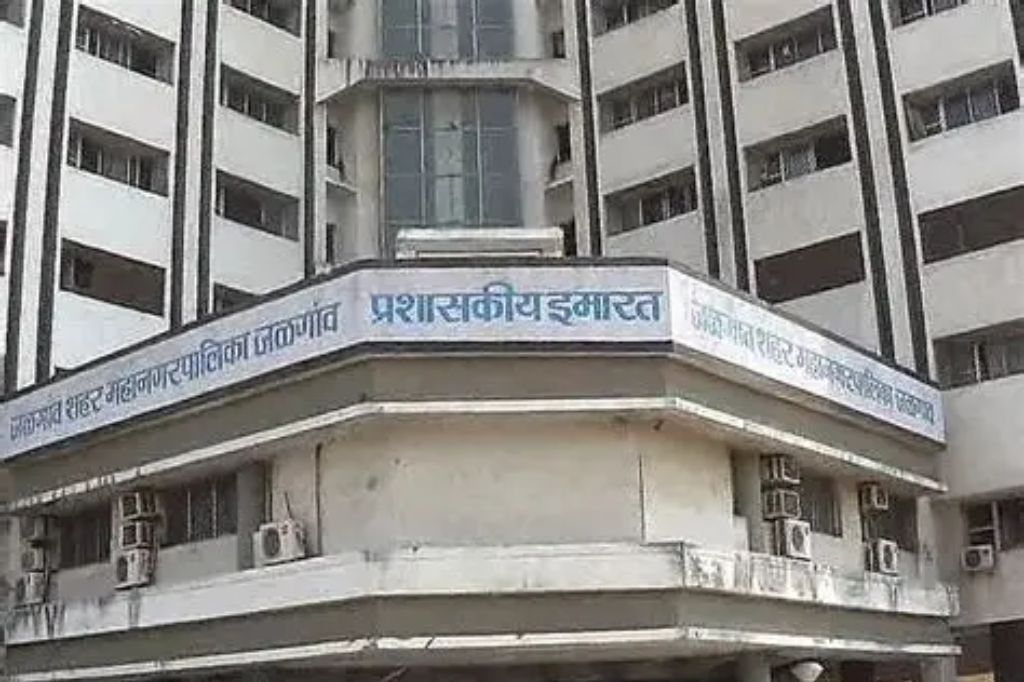 जळगाव महापालिका क्षेत्रातील रस्त्याच्या कामांचे आराखडे तयार करावेत: उद्योग मंत्री उदय सामंत