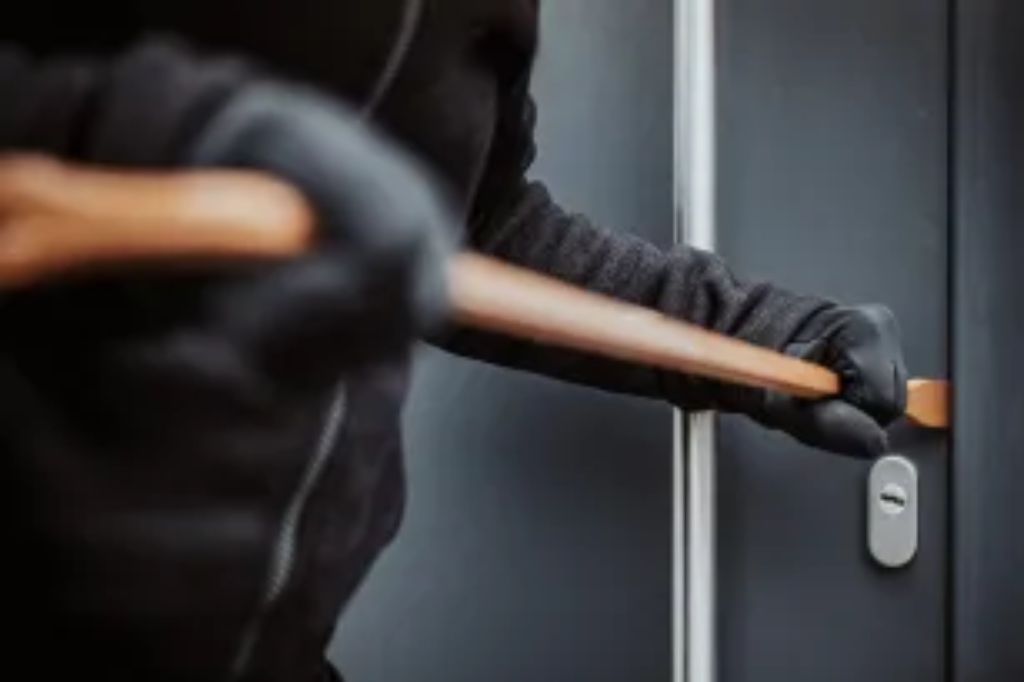 बंद घरे फोडणारा चोरटा पुण्यातून जेरबंद; ग्रामीण पोलिसांची खडकी भागात कारवाई, साडेचार लाखांचा मुद्देमाल हस्तगत