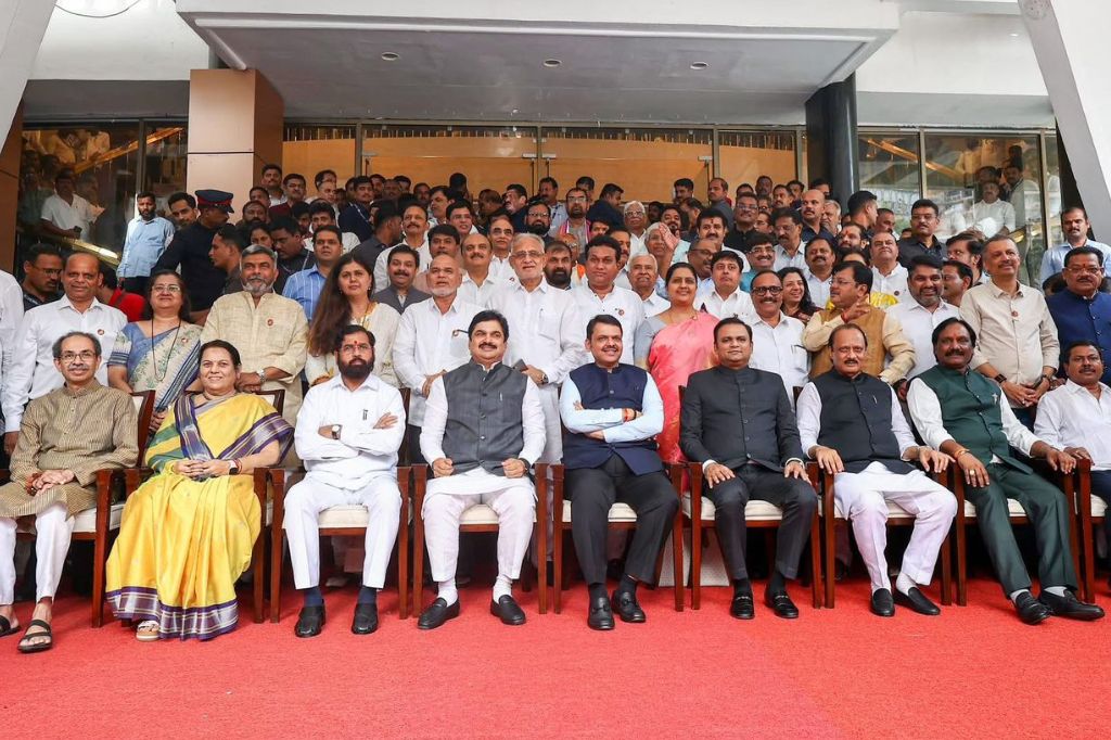 एस.टी. बस चालकाचा मुलगा विरोधी पक्षनेता होणे, ही लोकशाहीची मोठी देणगी: मुख्यमंत्री देवेंद्र फडणवीस