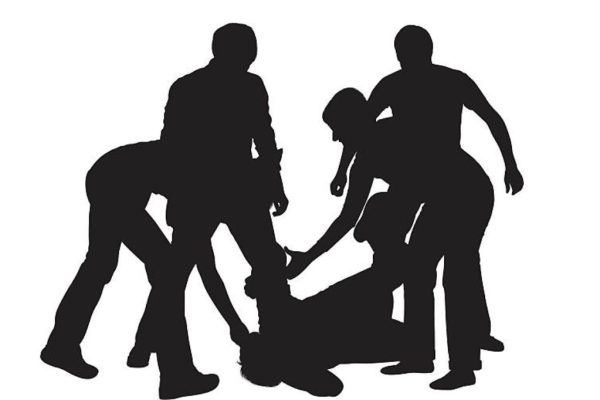 पोलीस भरतीची तयारी करणाऱ्या तरुण-तरुणींना धक्काबुक्की