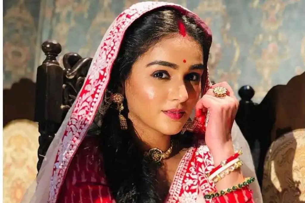 रचना मिस्त्री नटली वधूसारखी