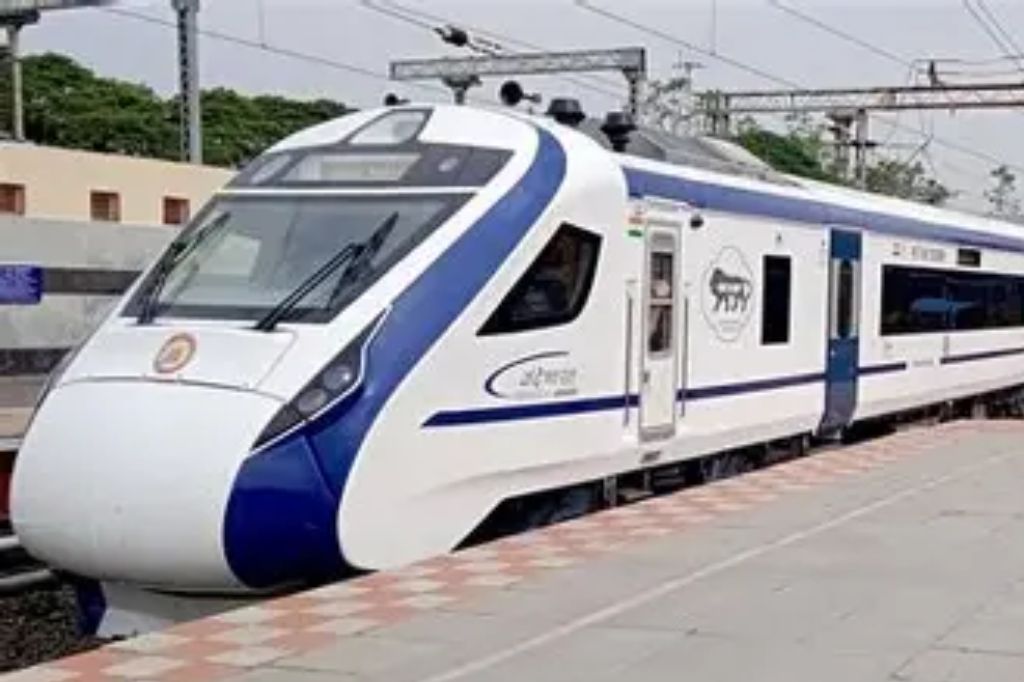 पुण्याहून आता ४ वंदे भारत; शेगावच्या भाविकांना लाभ