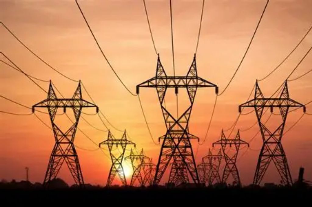 घरगुती वीज ग्राहकांना फायदा, वीजेची कुठलाही दरवाढ नाही, 2030 पर्यंत दरकपात होणार; आदेश जारी