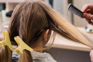 राईस वॉटर केसांसाठी ठरते गुणकारी; केस गळणे थांबतेच, केसांची वाढही होते