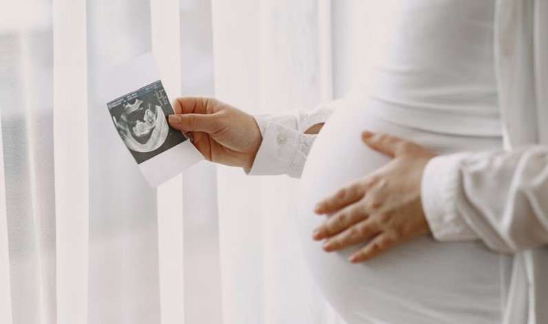 महिलांनो, गरोदरपणात त्वचेची घ्या काळजी; स्ट्रेच मार्क्सची करू नका चिंता