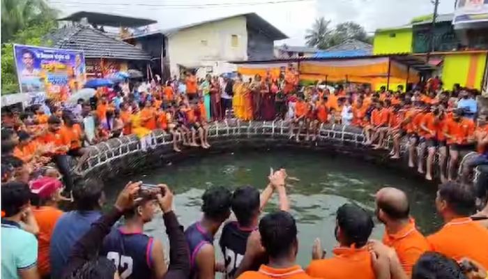 रायगडची अनोखी दहीहंडी..! विहिरीवर 25 फूट उंचीवर हंडी, आसूडाचे फटके खात गोविंदांचा जल्लोष