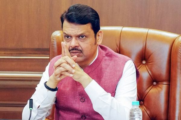 “मराठा-ओबीसी आरक्षणावरून महाराष्ट्र तापला; फडणवीस सरकार कचाट्यात