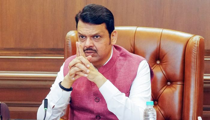 “मराठा-ओबीसी आरक्षणावरून महाराष्ट्र तापला; फडणवीस सरकार कचाट्यात