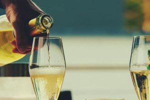 Pune Liquor Case: विषारी दारू प्रकरणाची गंभीरता वाढली; 2 बाधितांची दृष्टी गेल्याची धक्कादायक माहिती, मृतांचा आकडा 19 वर