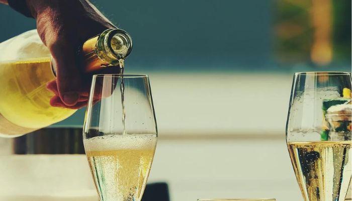 आजारांपासून दूर राहण्यासाठी सकाळी रिकाम्या पोटी प्या ‘हे’ आयुर्वेदिक पेय; होईल मोठा फायदा…