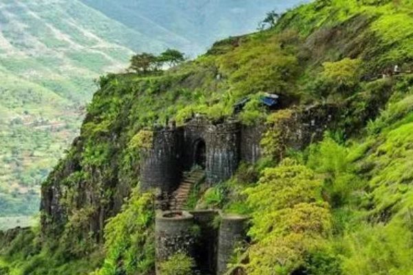 Pune news : सिंहगड किल्ल्यावर फिरायला गेलेले पाच मुलं बेपत्ता, पुण्यात पुन्हा खळबळ