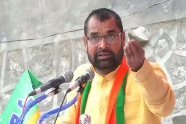 पुण्यात गोरक्षकाकडून सदाभाऊ खोत यांना धक्काबुक्की; नेमकं काय घडलं?