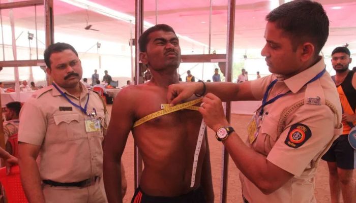 Maharashtra Police Bharti : तरुणांनो तयारीला लागा ! पोलीस भरतीच्या 15631 जागांसाठी शासन निर्णय जाहीर, परीक्षा शुल्क ठरलं