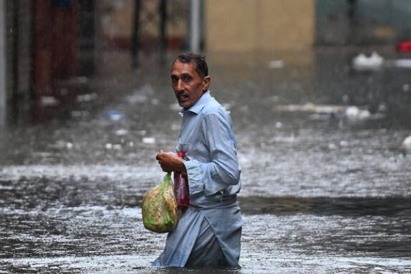Rain News : भारत, पाकिस्तान, चीनमध्ये पावसाचा हाहाकार; 300 हून अधिक मृत्यू, लाखो कोटींचे नुकसान