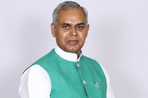 महाराष्ट्राचे नवे राज्यपाल आचार्य देवव्रत यांनी घेतली शपथ; जाणून घ्या त्यांच्याबद्दल…