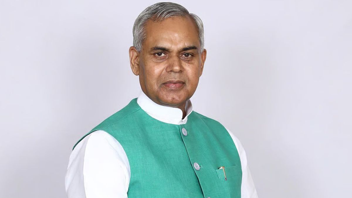 महाराष्ट्राचे नवे राज्यपाल आचार्य देवव्रत यांनी घेतली शपथ; जाणून घ्या त्यांच्याबद्दल…