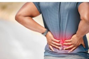 तुम्हाला सतत पाठदुखी जाणवत आहे का? तर काळजी घ्या ! असू शकते किडनीची समस्या…