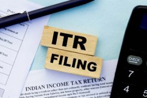 ITR भरायचाय? तर थांबा ! ‘ही’ कागदपत्रे जवळ ठेवाच, होणार नाही अडचण