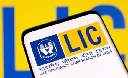 LIC ने आणल्या दोन नव्या भन्नाट Schemes; टॉप-अप प्रीमियम सुविधेसह मिळतो ‘हा’ फायदा