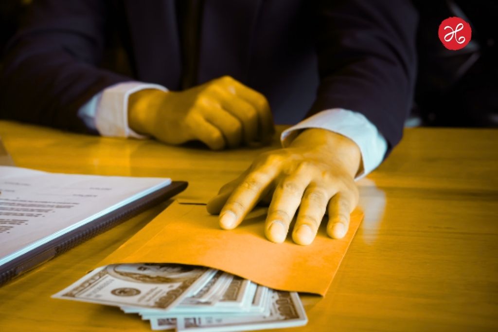 पुण्यातील 3 महिला तलाठ्यांवर ACB ची कारवाई; लाच घेताना रंगेहात पकडलं