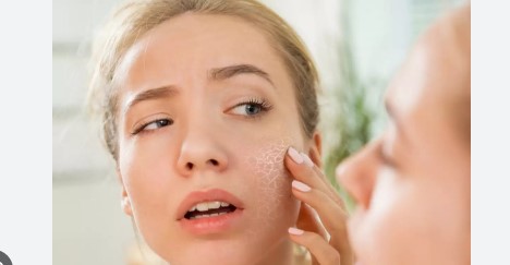 तुमची त्वचा नेहमीच कोरडी राहते का? तर जाणून घ्या त्यामागची नेमकी कारणे…