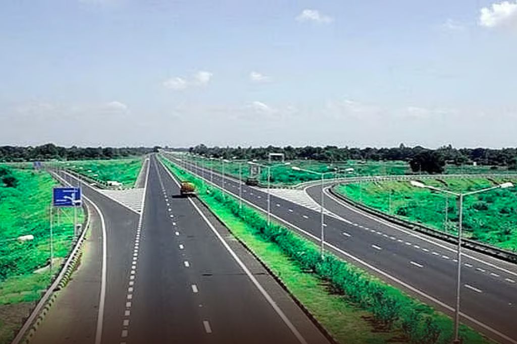 Samruddhi Mahamarg: समृद्धी महामार्गावर उभारला जाणार पहिला सौर ऊर्जा प्रकल्प; काय आहे MSRDC ची योजना? जाणून घ्या