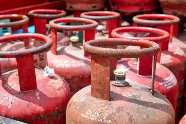नवरात्रीत मोदी सरकारचा मोठा निर्णय! 25 लाख महिलांना मोफत LPG कनेक्शन मिळणार