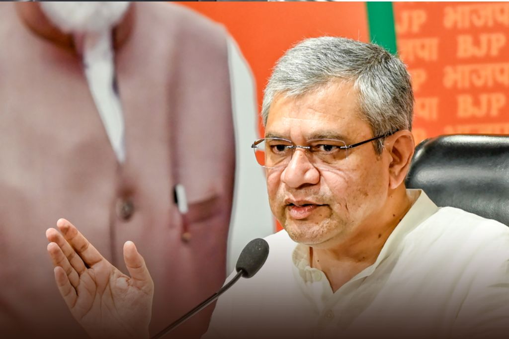 Zoho म्हणजे काय? IT मंत्री अश्विनी वैष्णव झाले स्वदेशी प्लॅटफॉर्मचे यूजर