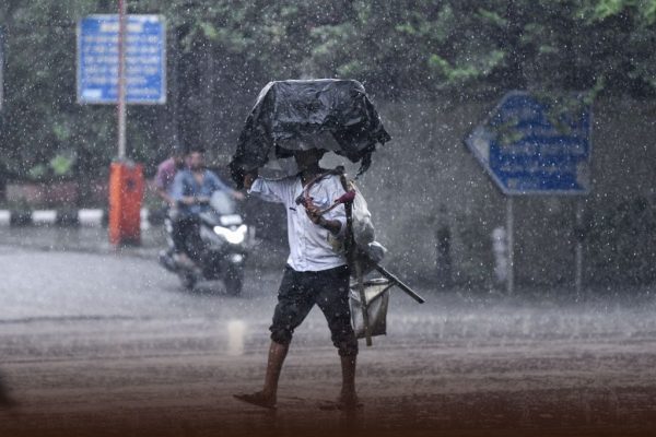 राज्यात परतीच्या पावसाचा धडाका! आज कुठे ऑरेंज, कुठे यलो अलर्ट; जाणून घ्या जिल्हानिहाय हवामान अंदाज