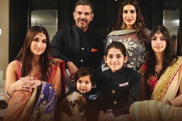 करिश्मा कपूरच्या मुलांच्या खटल्या प्रकरणी दिल्ली उच्च न्यायालयाचे प्रिया सचदेवला समन्स