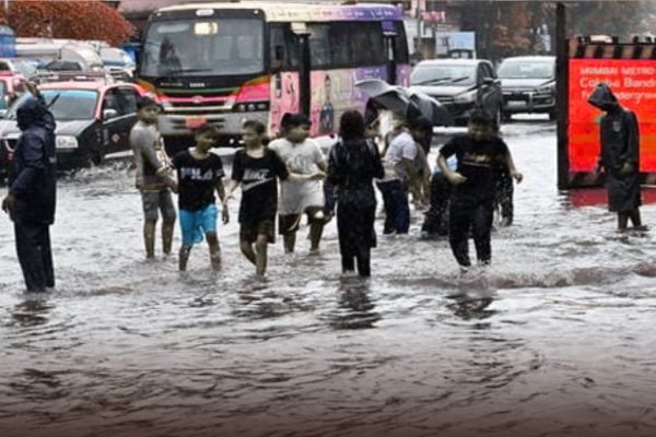 Jalgaon Rain: जळगावमध्ये ढगफुटीजन्य परिस्थिती; 1800 जनावरांचा मृत्यू, 10 गावांना मुसळधार पावसाचा तडाखा
