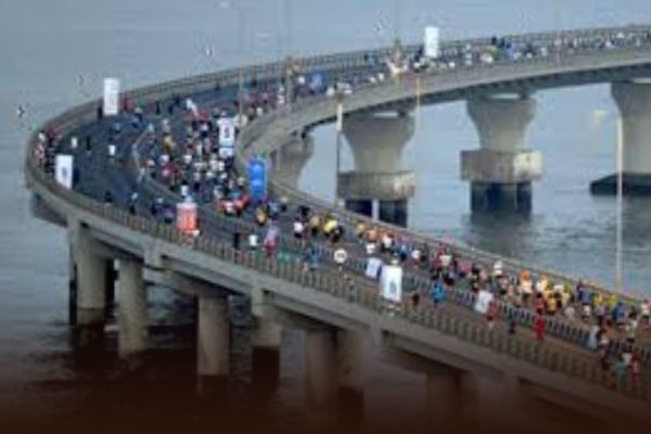 धक्कादायक! मुंबईतील व्यावसायिकाची वांद्रे-वरळी सी लिंकवरून उडी मारून आत्महत्या; जुहूजवळ आढळला मृतदेह
