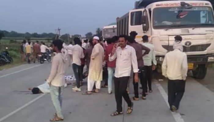 Beed Accident : बीडमध्ये हृदयद्रावक अपघात; माजी सरपंच आणि नातीचा मृत्यू, पत्नी गंभीर जखमी