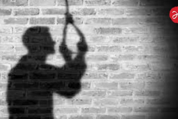 कर्जाच्या ओझ्याने दांपत्याचा अंत..! पत्नीने विहिरीत उडी घेतली, पतीने शेवटचा मेसेज पाठवून झाडाला लटकला; संभाजीनगरमधील हृदयद्रावक घटना