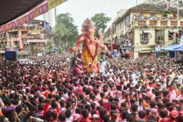 Ganpati Visarjan : पुण्यात गणपती विसर्जनावेळी दुर्घटना, मिरवणुकीदरम्यान दोन जणांना विजेचा शॉक