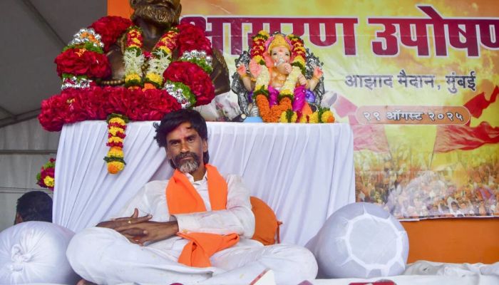 Maratha Reservation : मनोज जरांगे यांचं मुंबईत उपोषण तीव्र, बीडमधील गुन्हे मागे घेण्यास सुरुवात