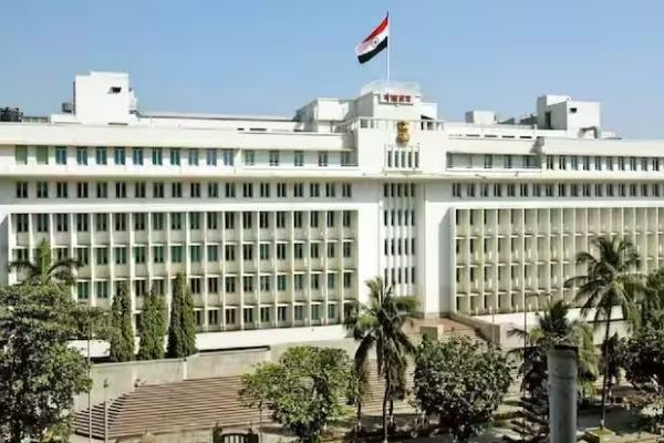 मोठी बातमी! राज्य सरकारचा ऐतिहासिक निर्णय; अनुकंपा तत्वावर 10 हजार जागा भरल्या जाणार