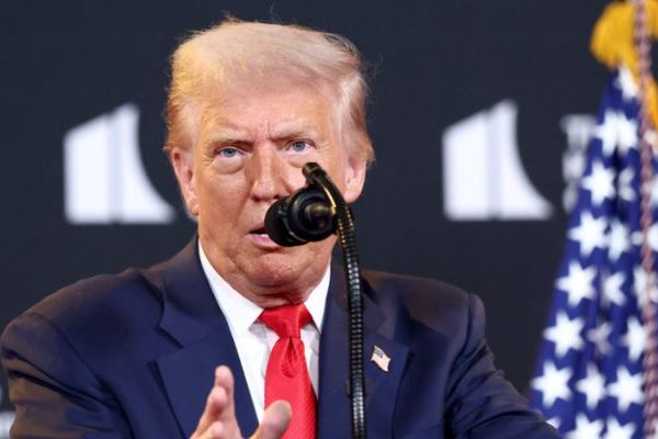 Donald Trump : ट्रम्प यांचा ‘टॅरिफ बॉम्ब’ सुरूच, आता हॉलिवूडला धक्का, विदेशी चित्रपटांवर १०० टक्के कर