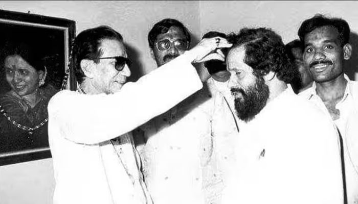 Shivsena Politics : बाळासाहेबांचे महत्त्व कमी करण्याचा कट, आनंद दिघेंच्या ‘त्या’ फोटोवरून नवा वाद
