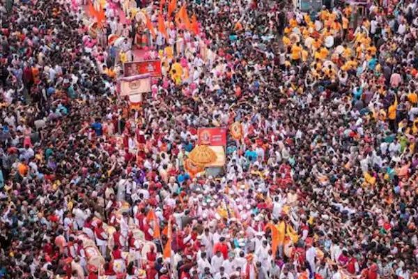 Pune Ganpati Visarjan : पुण्यात विसर्जन मिरवणुकीसाठी पोलिसांचा कडेकोट बंदोबस्त; ड्रोन, सीसीटीव्ही, मोबाइल व्हॅनद्वारे कडक नजर
