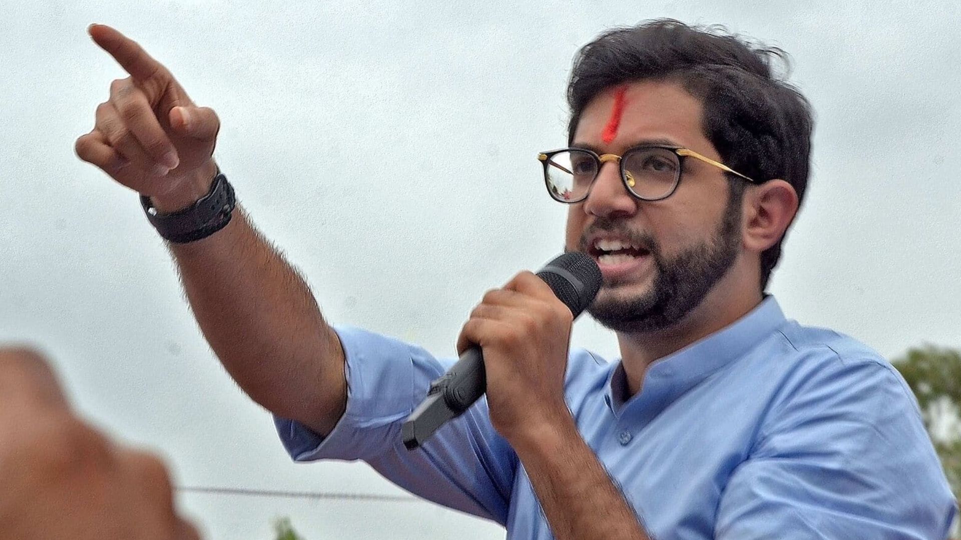 व्होट चोरी म्हणजे निवडणूक चोरी; अदित्य ठाकरेंकडून पुरावे दाखवत निवडणूक आयोगाची ‘पोलखोल’