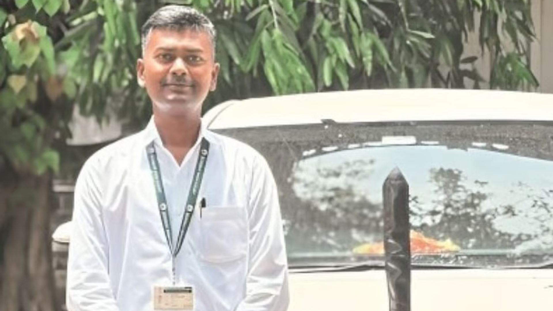 Bombay High Court driver lawyer: मुख्य न्यायमूर्तींच्या ड्रायव्हरपासून वकिलपर्यंतचा प्रवास; जुन्नरमधल्या अशोक भद्रिगे यांच्या यशाची कहाणी