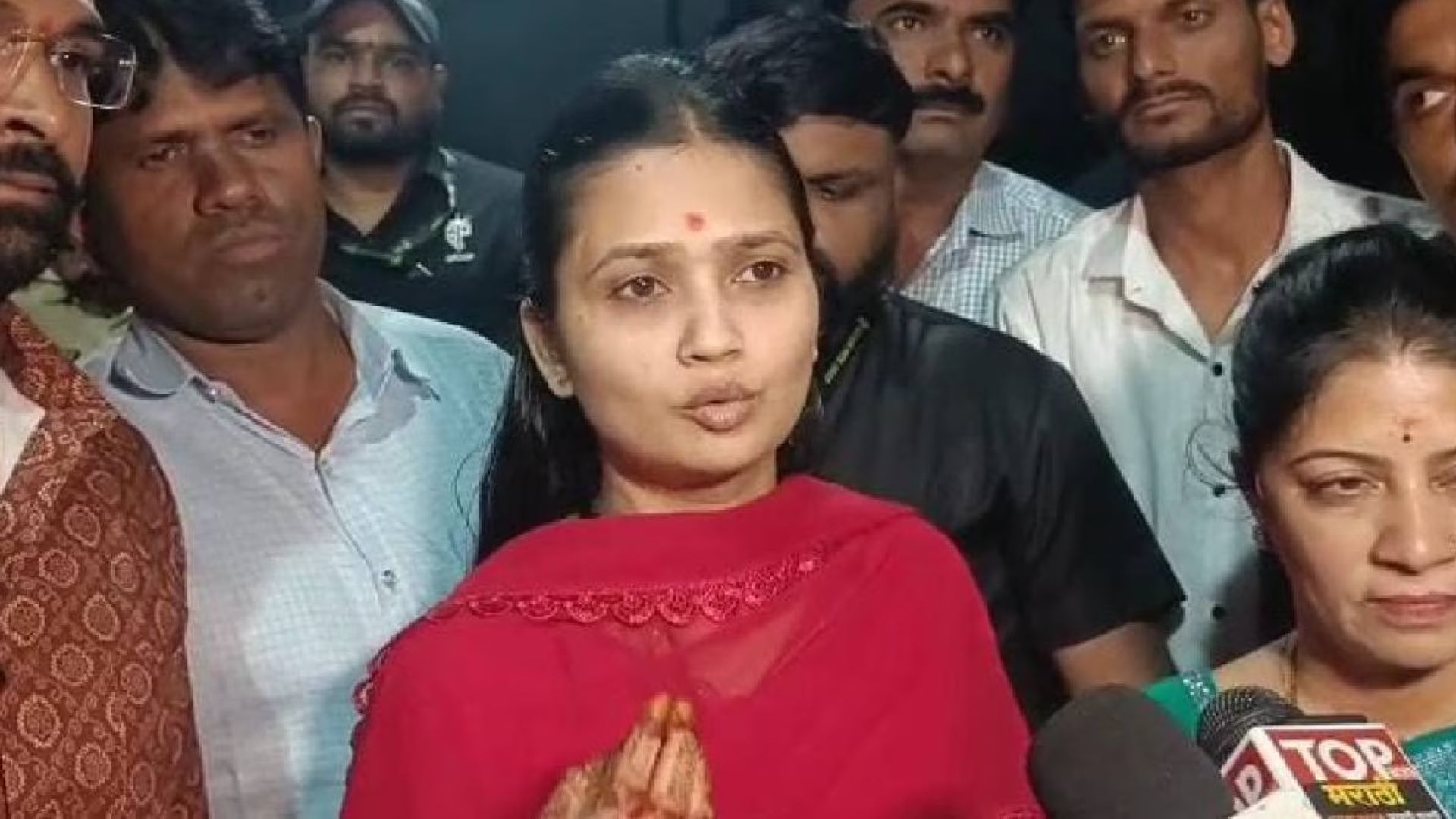 गौतमी पाटील आणि मरगळे कुटुंबातील वादावर पडदा; गौतमीने घेतली कुटुंबाची भेट