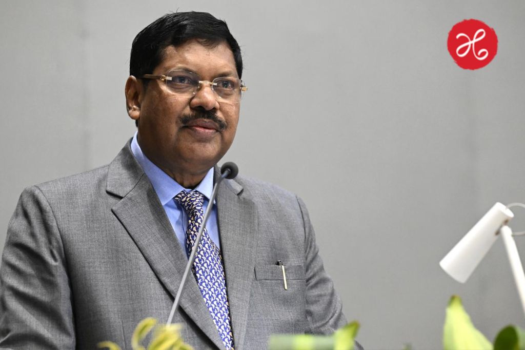 ‘भारत सनातनचा अपमान सहन करणार नाही…’, सर्वोच्च न्यायालयात सरन्यायाधीशांसमोर वकिलाचा गोंधळ