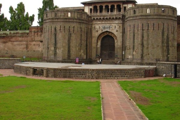 ‘शनिवारवाड्यात आधार कार्ड चेक करून फक्त हिंदूंनाच प्रवेश द्यावा’ हिंदू महासभेची मागणी
