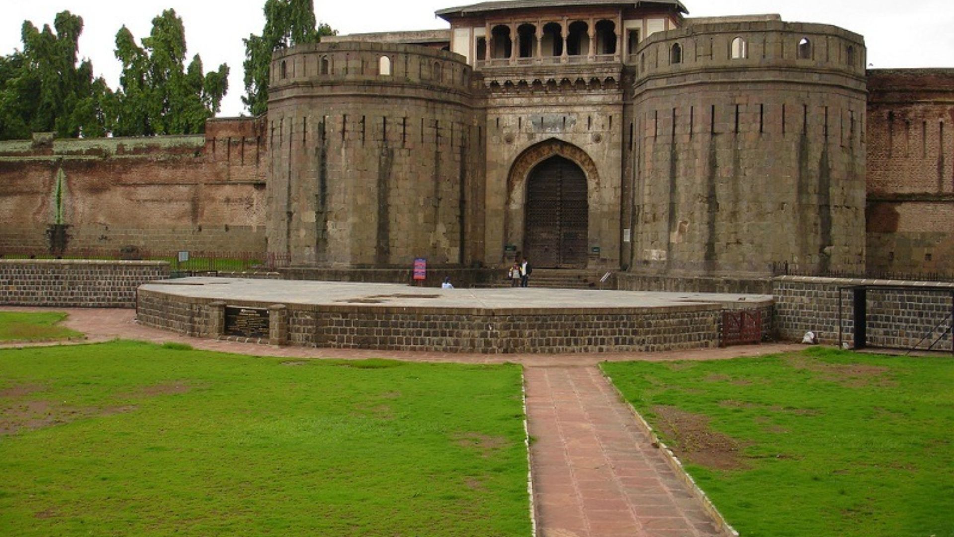 ‘शनिवारवाड्यात आधार कार्ड चेक करून फक्त हिंदूंनाच प्रवेश द्यावा’ हिंदू महासभेची मागणी